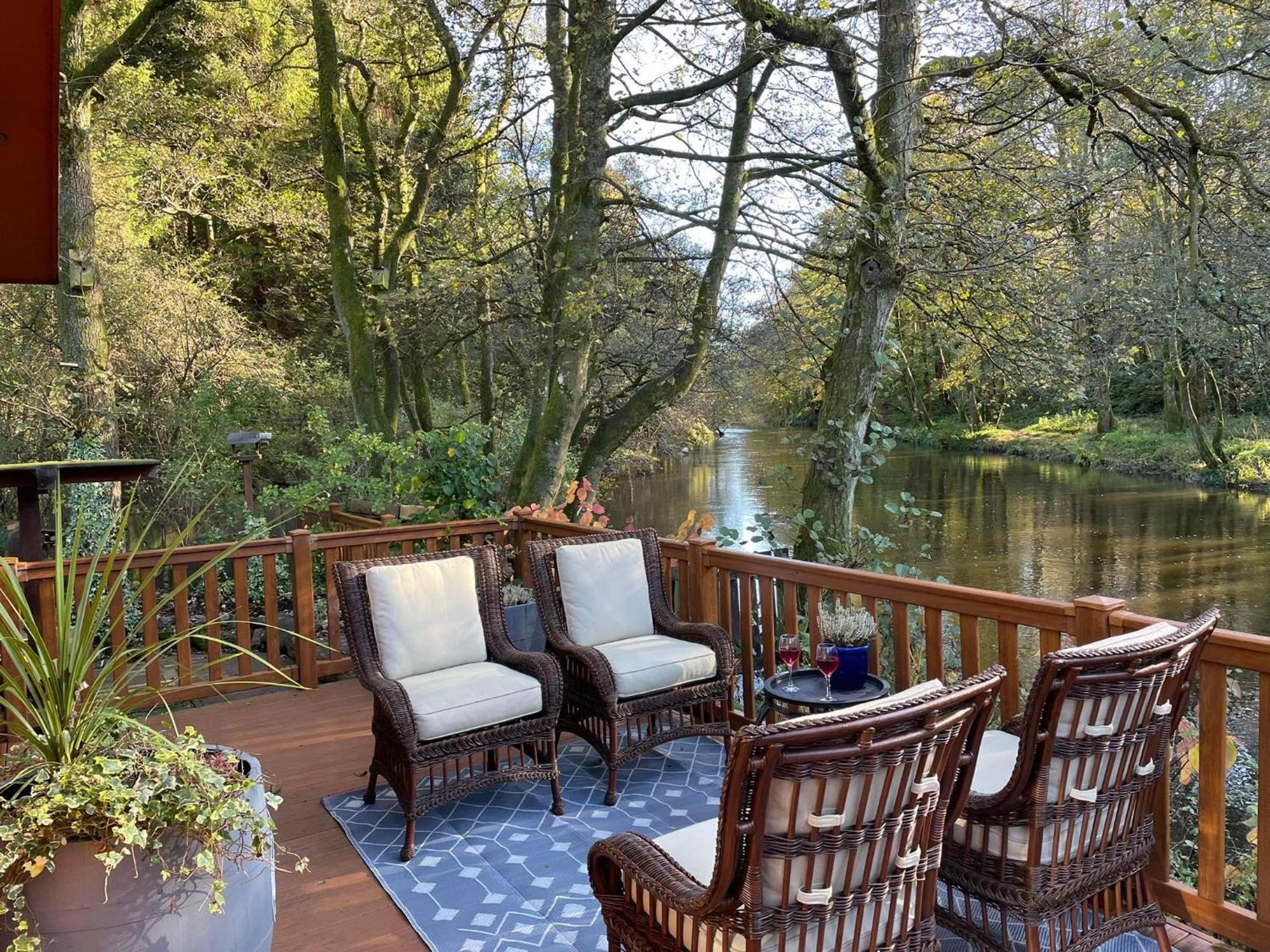 Riverbank Lodge Dollar Exterior photo