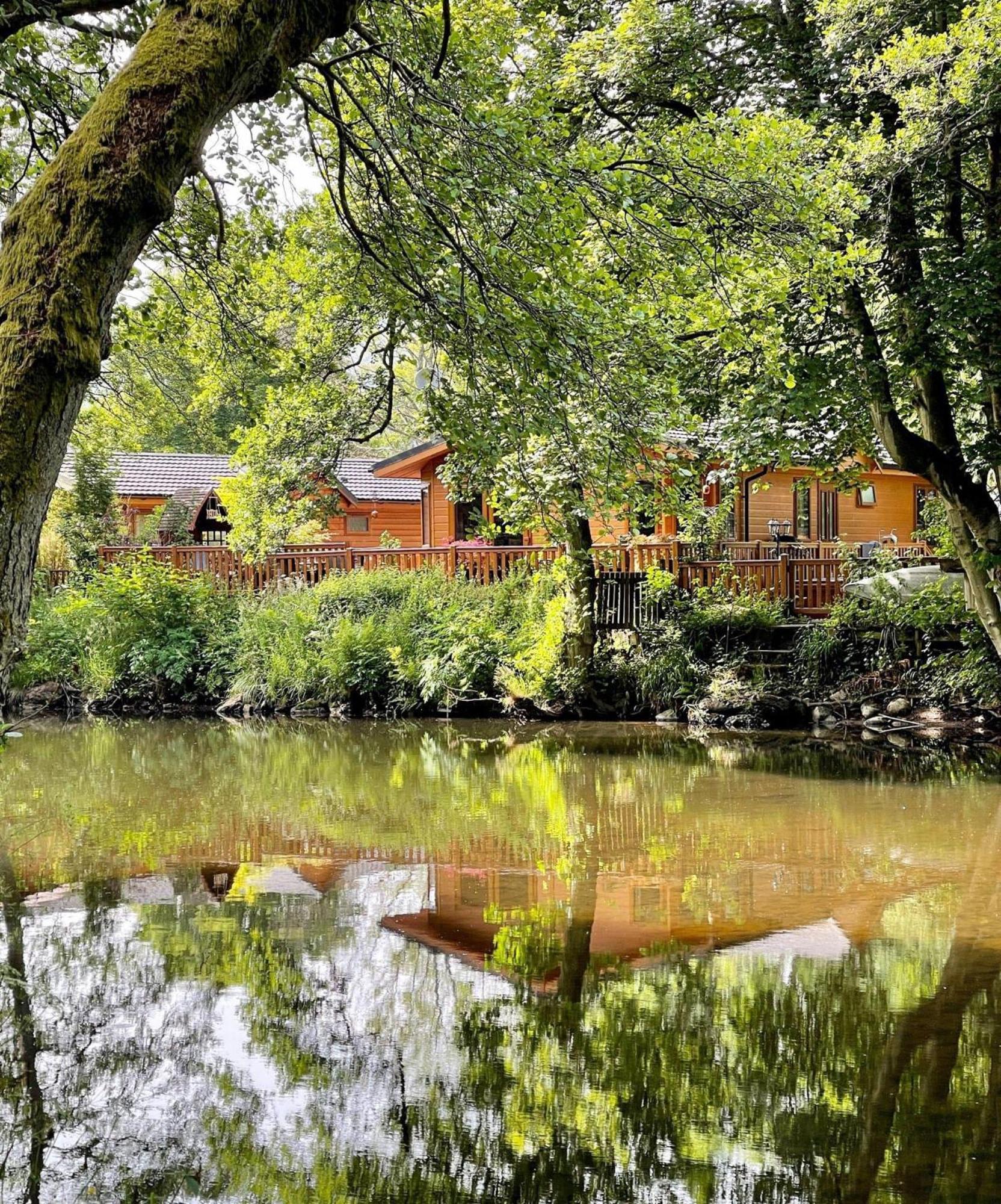 Riverbank Lodge Dollar Exterior photo
